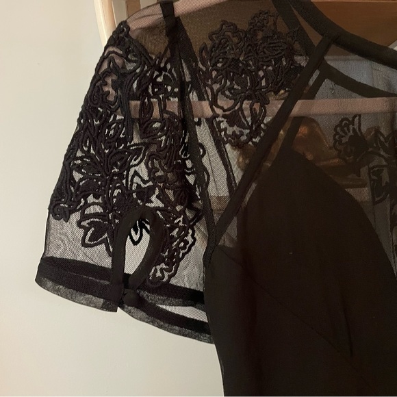 Kimchi Blue Women's 6 Black Lace Short Sleeve Lined Dress - Picture 2 of 10